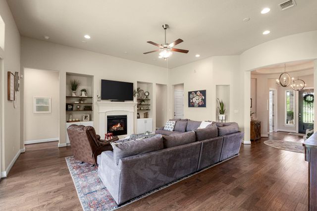 530 Hawthorne LOOP, Driftwood, TX 78619