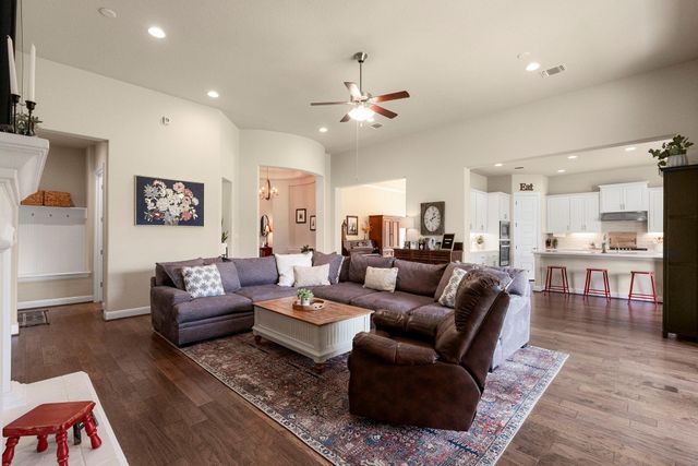 530 Hawthorne LOOP, Driftwood, TX 78619