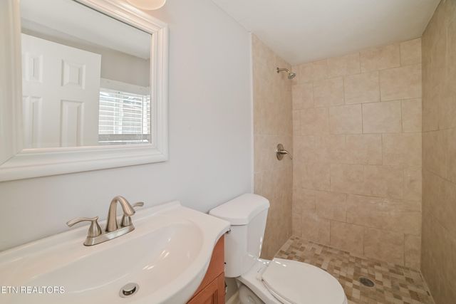 2305 Ridgecrest Drive, Knoxville, TN 37918