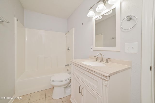 2305 Ridgecrest Drive, Knoxville, TN 37918