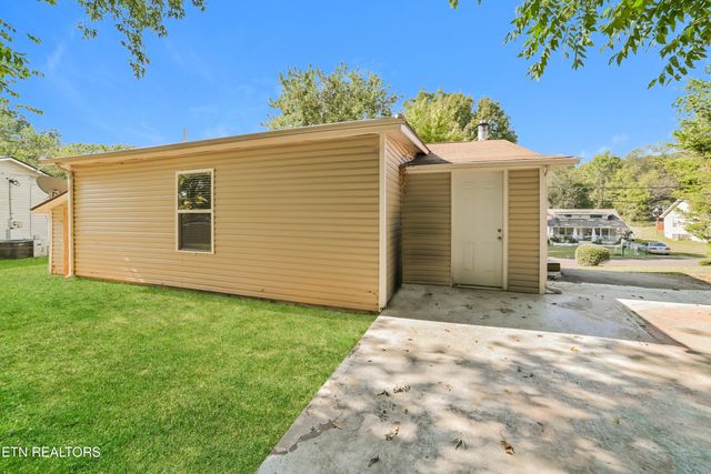 2305 Ridgecrest Drive, Knoxville, TN 37918