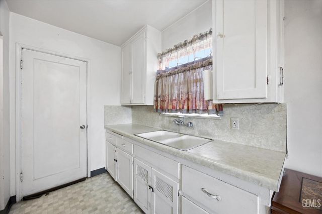 1200 2nd Street, Bakersfield, CA 93304