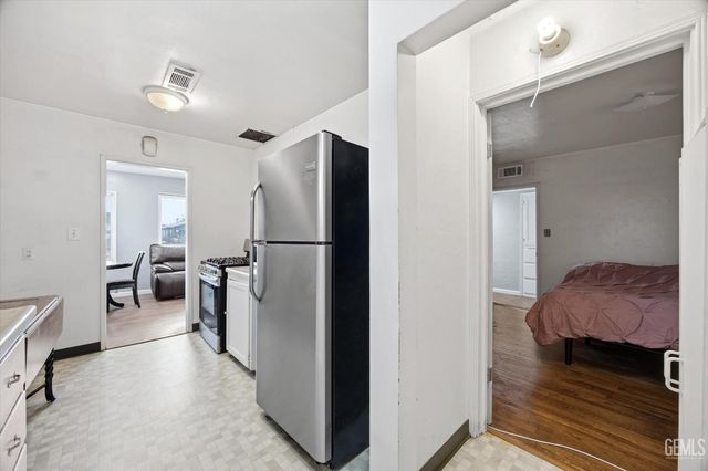 1200 2nd Street, Bakersfield, CA 93304