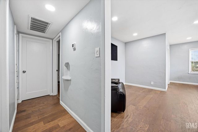 1200 2nd Street, Bakersfield, CA 93304