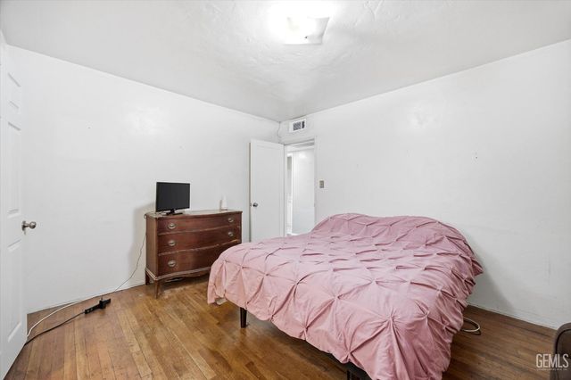 1200 2nd Street, Bakersfield, CA 93304