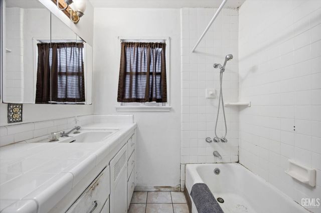 1200 2nd Street, Bakersfield, CA 93304