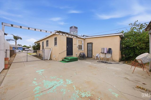 1200 2nd Street, Bakersfield, CA 93304