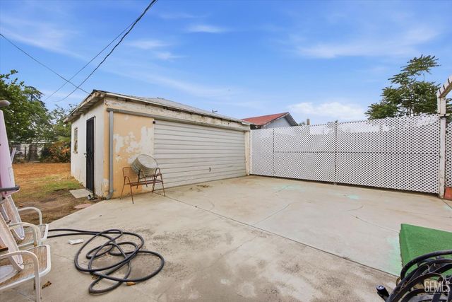 1200 2nd Street, Bakersfield, CA 93304