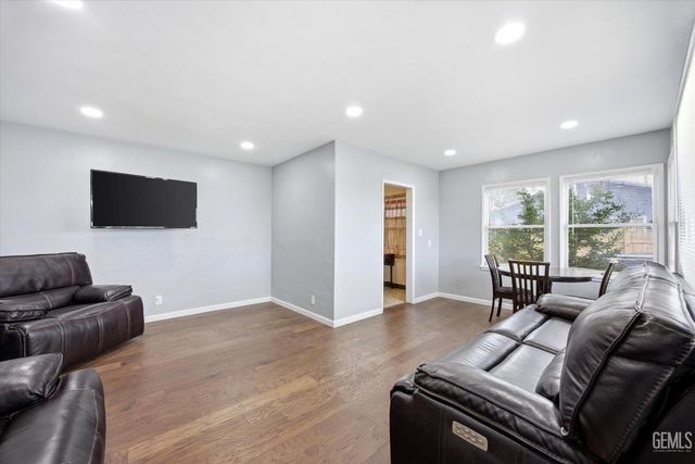 1200 2nd Street, Bakersfield, CA 93304