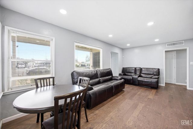 1200 2nd Street, Bakersfield, CA 93304