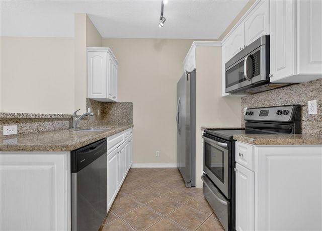 3677 San Simeon Circle, Weston, FL 33331