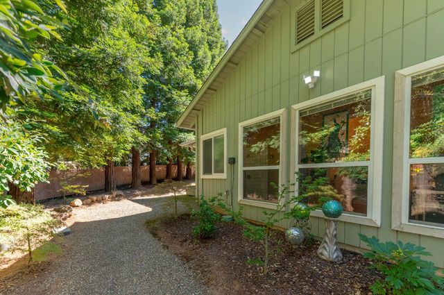 13610 Tony Ct, Pine Grove, CA 95665