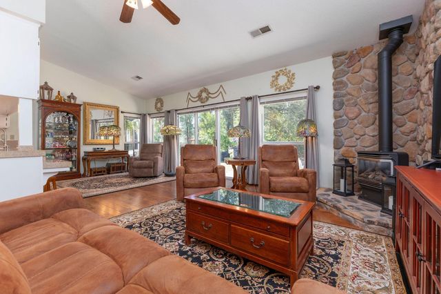 13610 Tony Ct, Pine Grove, CA 95665
