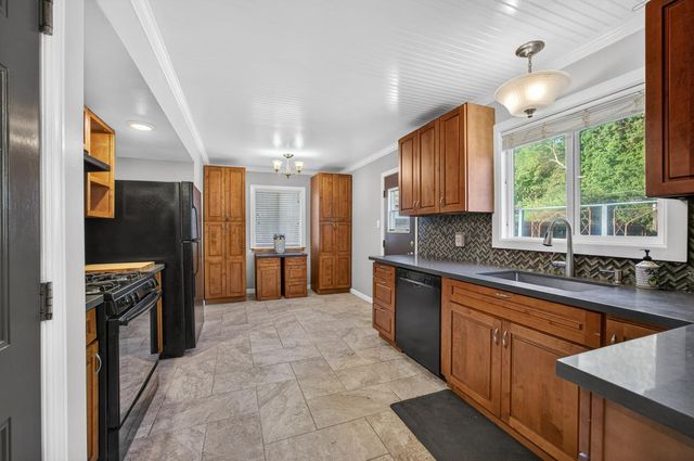 6748 Golf View Dr, Sacramento, CA 95822