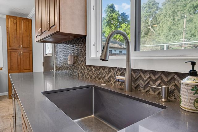 6748 Golf View Dr, Sacramento, CA 95822