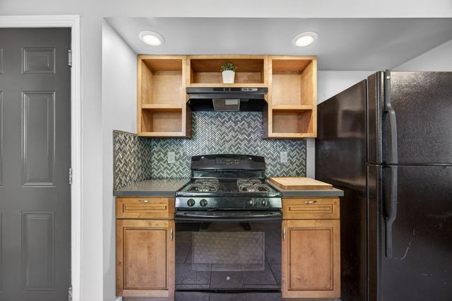 6748 Golf View Dr, Sacramento, CA 95822