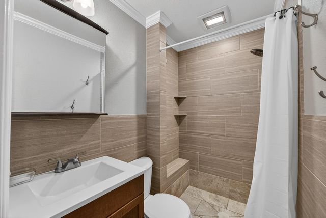 6748 Golf View Dr, Sacramento, CA 95822