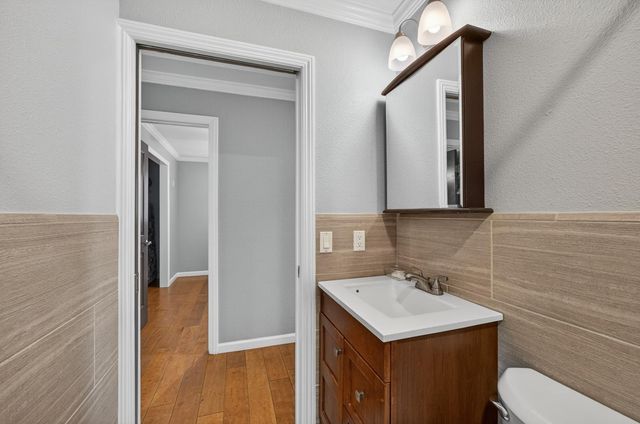 6748 Golf View Dr, Sacramento, CA 95822