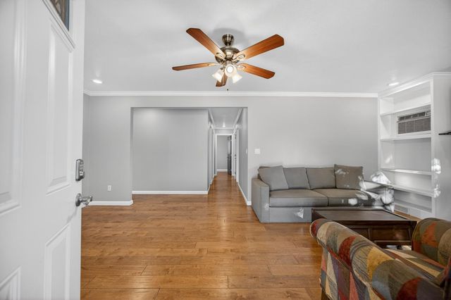 6748 Golf View Dr, Sacramento, CA 95822