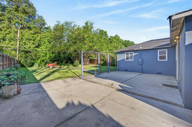 6748 Golf View Dr, Sacramento, CA 95822