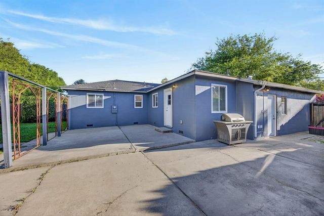 6748 Golf View Dr, Sacramento, CA 95822