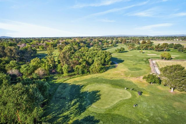 6748 Golf View Dr, Sacramento, CA 95822