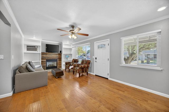 6748 Golf View Dr, Sacramento, CA 95822