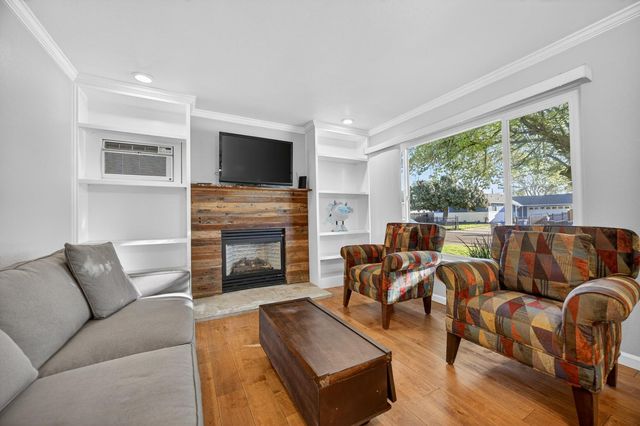 6748 Golf View Dr, Sacramento, CA 95822