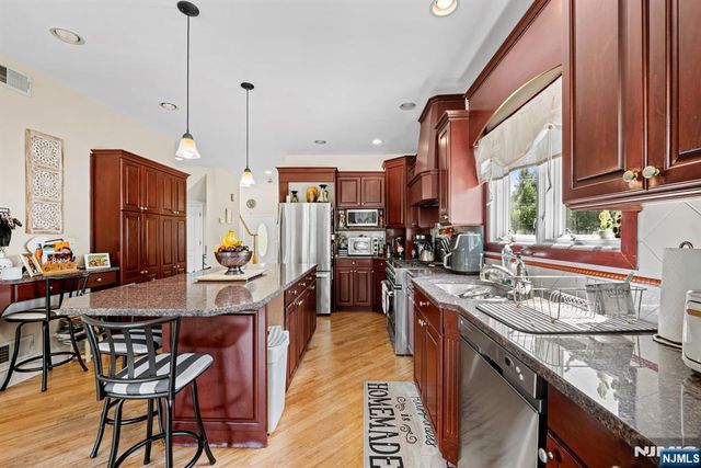 70 Farmingdale Road, Wayne, NJ 07470