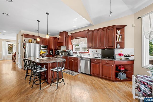 70 Farmingdale Road, Wayne, NJ 07470