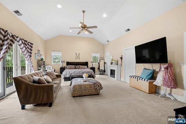 70 Farmingdale Road, Wayne, NJ 07470