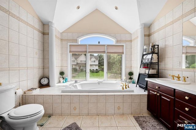 70 Farmingdale Road, Wayne, NJ 07470