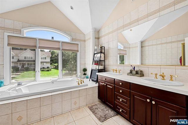 70 Farmingdale Road, Wayne, NJ 07470