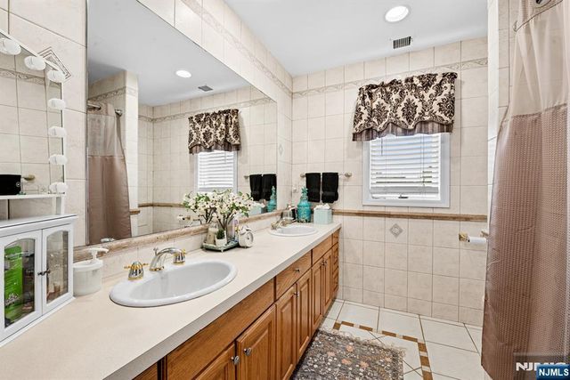 70 Farmingdale Road, Wayne, NJ 07470