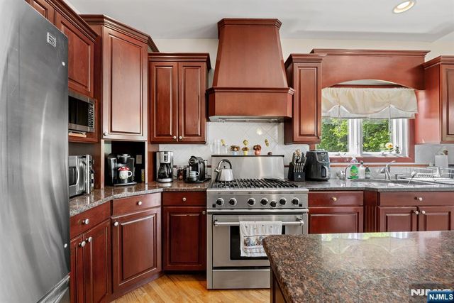 70 Farmingdale Road, Wayne, NJ 07470