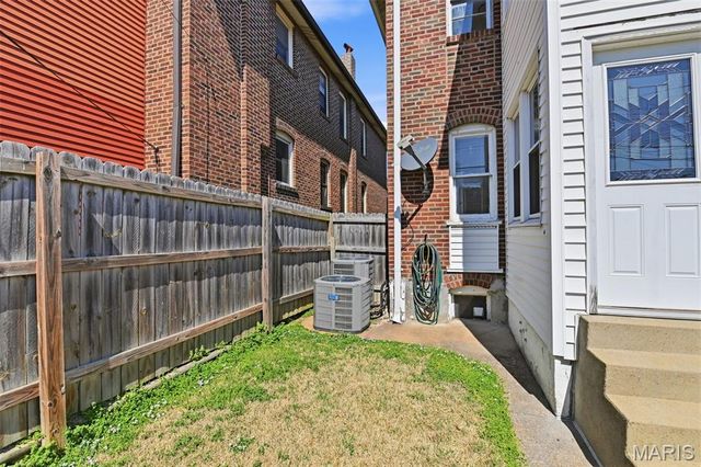5042 Tholozan Avenue 5042 & 5042A, St Louis, MO 63109