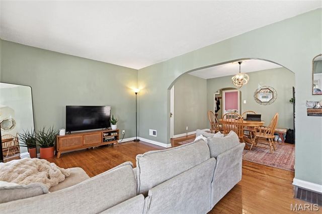 5042 Tholozan Avenue 5042 & 5042A, St Louis, MO 63109
