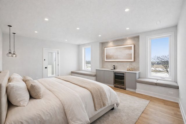 2457 W Byron Street, Chicago, IL 60618