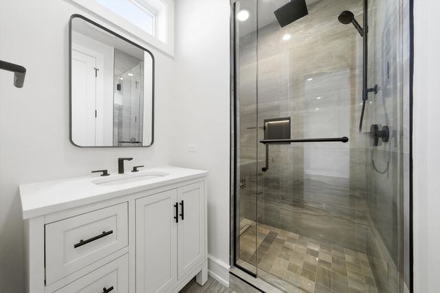 2457 W Byron Street, Chicago, IL 60618