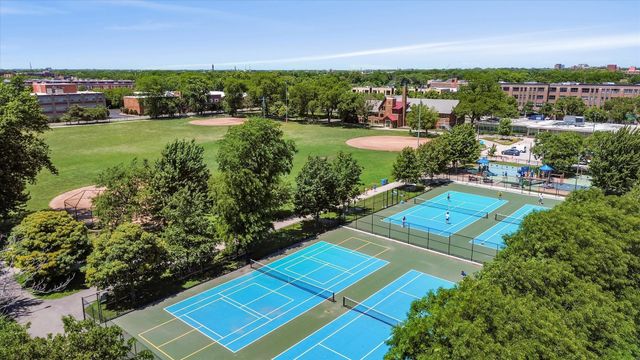 2457 W Byron Street, Chicago, IL 60618