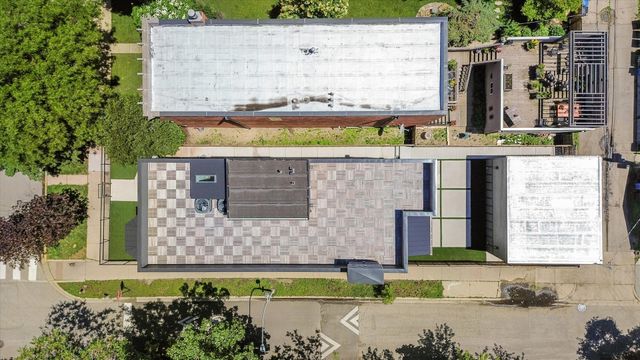 2457 W Byron Street, Chicago, IL 60618
