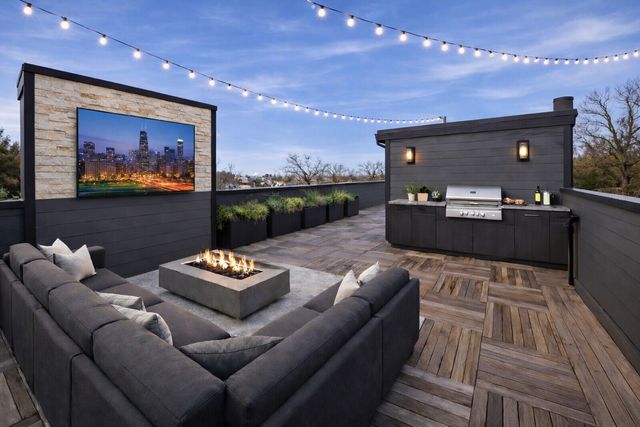 2457 W Byron Street, Chicago, IL 60618