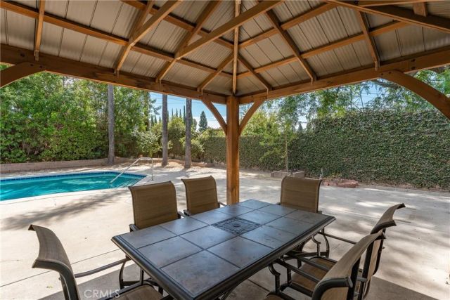 9754 Yolanda Avenue, Northridge, CA 91324