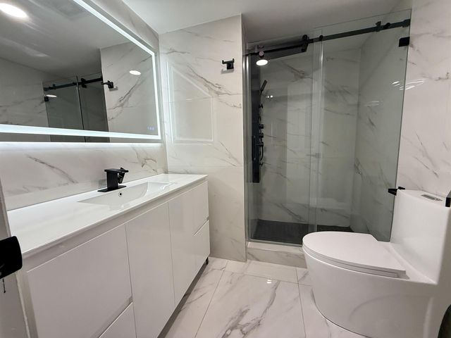 2780 N Pine Island Road 211, Sunrise, FL 33322