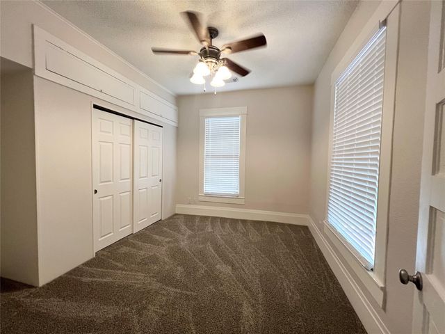 421 E Myrtle Street, Angleton, TX 77515