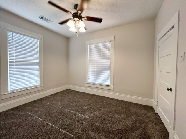 421 E Myrtle Street, Angleton, TX 77515