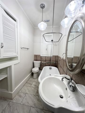 421 E Myrtle Street, Angleton, TX 77515