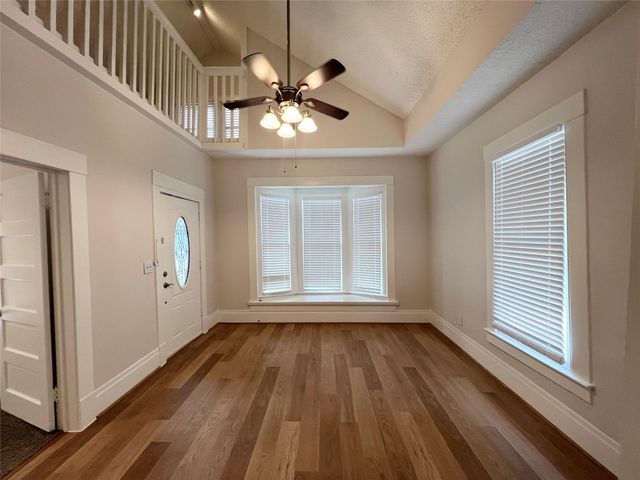 421 E Myrtle Street, Angleton, TX 77515