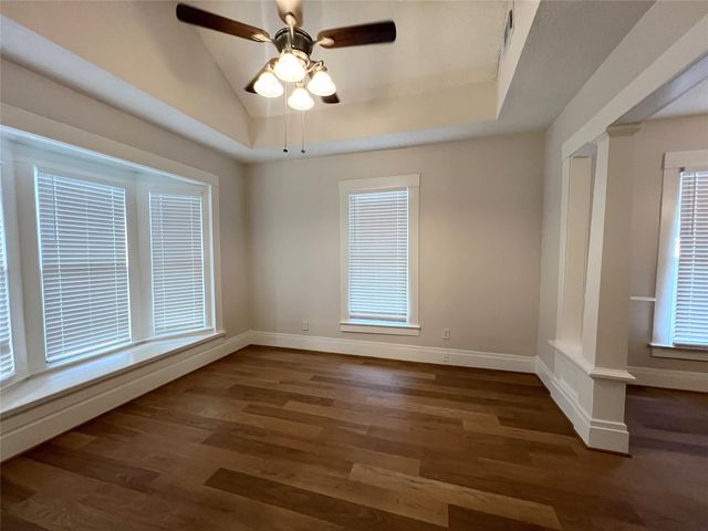 421 E Myrtle Street, Angleton, TX 77515