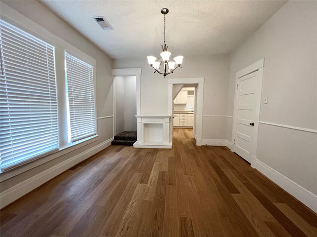 421 E Myrtle Street, Angleton, TX 77515